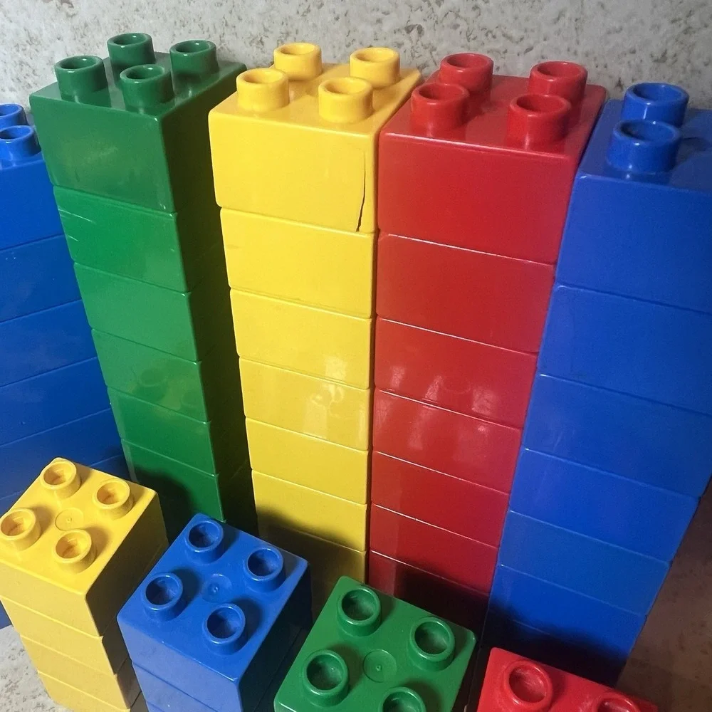 LEGO DUPLO Large Green Bucket #1844 3 People Vintage Door Cars Mixed Collection